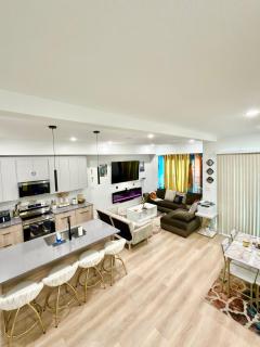 Game Room, Hot Tub, Gym, BBQ, 7 mins to NRG Stadium & Med Center - 0