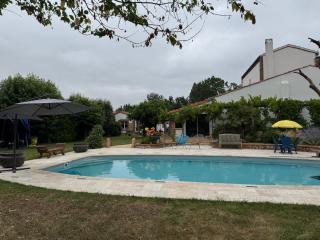 Chambre privée dans une maison avec piscine - 5