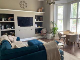 WALKING DISTANCE tO GOLF VICTORIAN APARTMENT - 0