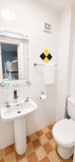 Westport Town Centre Budget Rooms - 6