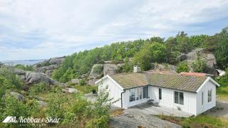Skärgårdshus bland Bohusläns klippor SE09181 - 0