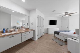 Gulf Point 2105 - 9