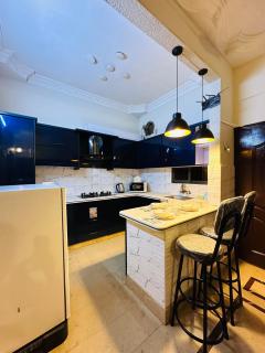 2 BR luxurious home-5 mins Airport - 8