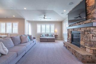 Desert Gem Red Rock Views with Private Hot Tub - 8