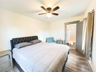 Centrally Located 5BR in Niagara Falls - 3