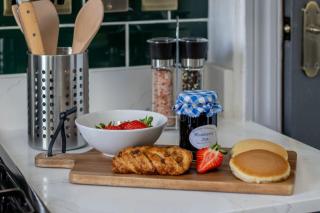 Hawkhead House 2-Bedroom Serviced Apartment - 6