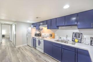 Radiant Vegas Retreat! Sleeps 6! - 8