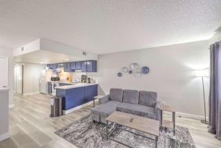 Radiant Vegas Retreat! Sleeps 6! - 0