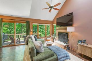 King Bed Fire Pit Pool & Walk to North Course - 1