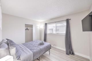 Relaxing Vegas Retreat! Sleeps 6! - 1