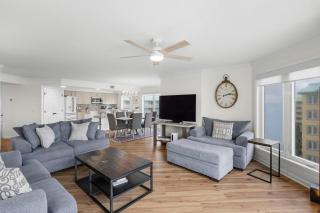 Beachfront Bliss with Spectacular Amenities - 9