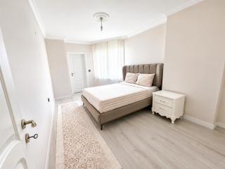 15 Minutes to the Airport Luxury Apartment - 9
