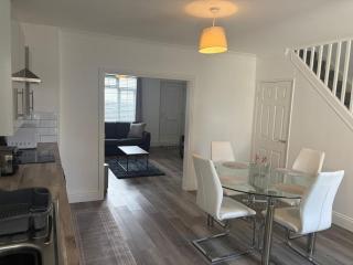 Spacious 3-Bed Home Near Durham & Newcastle - 9