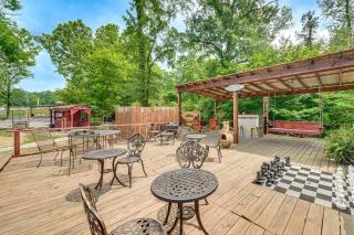 5 Min to Broken Bow Lake! Stylish Retreat w/ Deck - 9