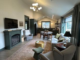 Spacious 2BR Guesthouse - Walk to Downtown - 3