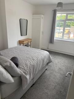 Spacious 3-Bed Home Near Durham & Newcastle - 8