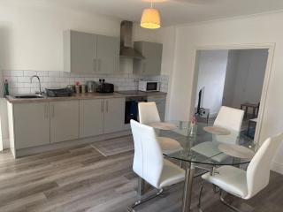Spacious 3-Bed Home Near Durham & Newcastle - 4