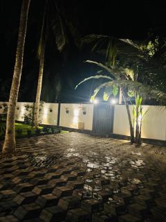 Naveen Tours and Akarui Villa - 6