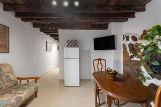 Charming Farmhouse Retreat in Arona with Stunning Views - 3