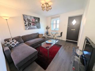 1Bed ground floor maisonette in CMK Free parking perfect for BUSINESS SOLO TRAVELLER Relocation guests welcome Managed by Chique Properties Ltd - 0