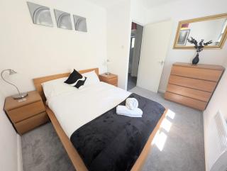 1Bed ground floor maisonette in CMK Free parking perfect for BUSINESS SOLO TRAVELLER Relocation guests welcome Managed by Chique Properties Ltd - 2