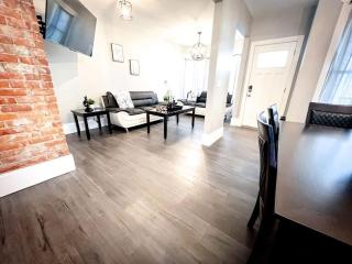 Spacious 6BR Home Perfect for Families or Groups - 0