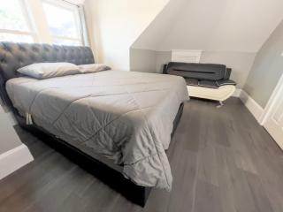 Spacious 6BR Home Perfect for Families or Groups - 7
