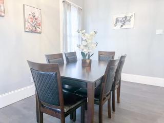 Spacious 6BR Home Perfect for Families or Groups - 3