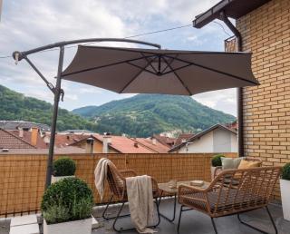 Cozy Apartment with Balcony - 8