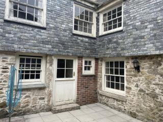3BR Historic Townhouse for 5 Guests - 9