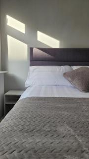 Modern 2 bedroom flat Galway city centre - 2