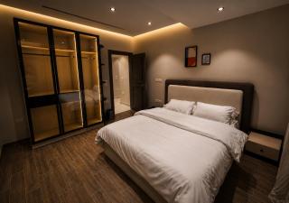 Bright & Spacious 3BR Prime Zayed - 8