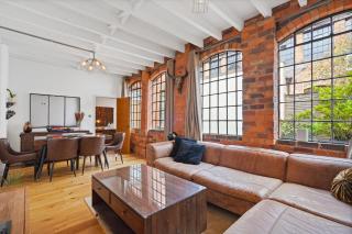 Cozy House in Prime, Central Location - 0