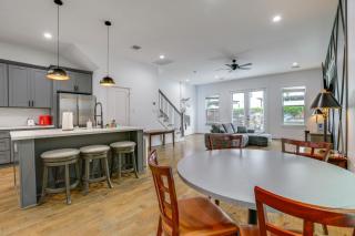 Game Room & Private Yard! Family Escape in Houston - 2