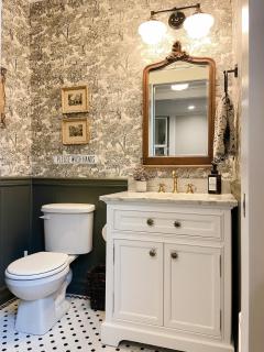 Historic 4BR, Walk Downtown with Large Yard & Deck - 3