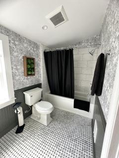 Historic 4BR, Walk Downtown with Large Yard & Deck - 1