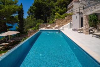 Beachfront Villa Nino, 5 bedroom villa with heated pool in Stanići - 4