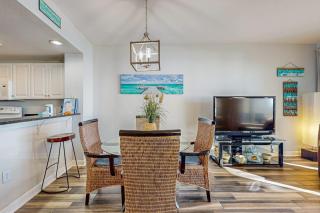 Spacious waterfront condo with gulf views shared pools & fitness room - 7