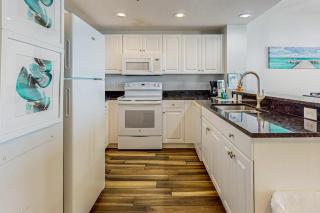 Spacious waterfront condo with gulf views shared pools & fitness room - 6