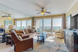 Inviting & sleek condo w private balcony shared pool grill & fitness center - 0