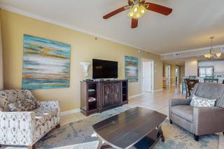 Inviting & sleek condo w private balcony shared pool grill & fitness center - 7