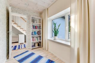 3 BR Family Home with huge Garden & free Parking - 9