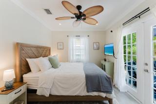 Fabulous 3 bedroom home with huge pool and garden - 8