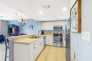 Cozy family-friendly beach condo w a furnished balcony shared pool tennis - 4