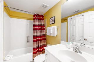 Cozy family-friendly beach condo w a furnished balcony shared pool tennis - 1