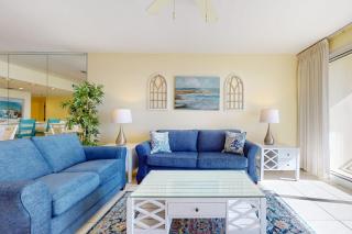 Beach condo w shared guest amenities - pool fitness center & BBQ area - 4