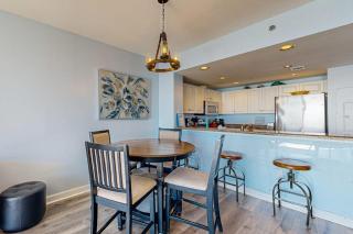 Relaxing condo w gulf views from private balcony - pool gym & BBQ area - 4