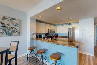 Relaxing condo w gulf views from private balcony - pool gym & BBQ area - 2