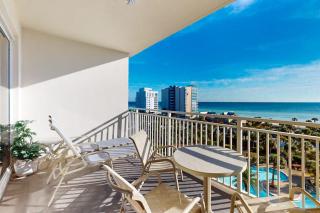 Airy Beachfront Condo w Shared Outdoor Pool Central AC Free WiFi - 8
