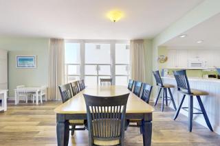 Large beach condo w beach access shared pool & balcony - walk to the beach - 4